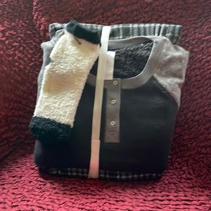 NWT Women’s 3 Piece Pajamas Set Size Large 12/14